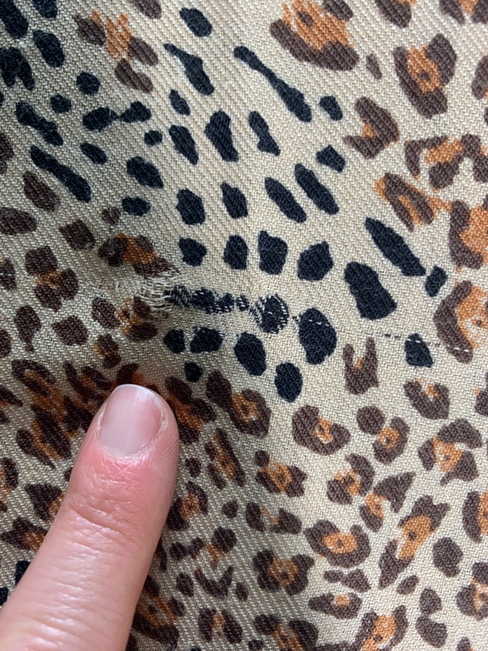 Talbots tan and black animal print scarf wool and silk bkend - Picture 5 of 7
